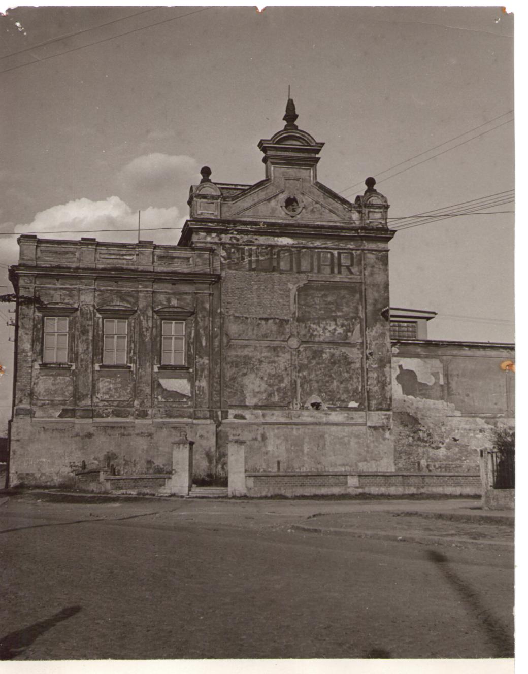 Svitavy 1962-štít před opravou